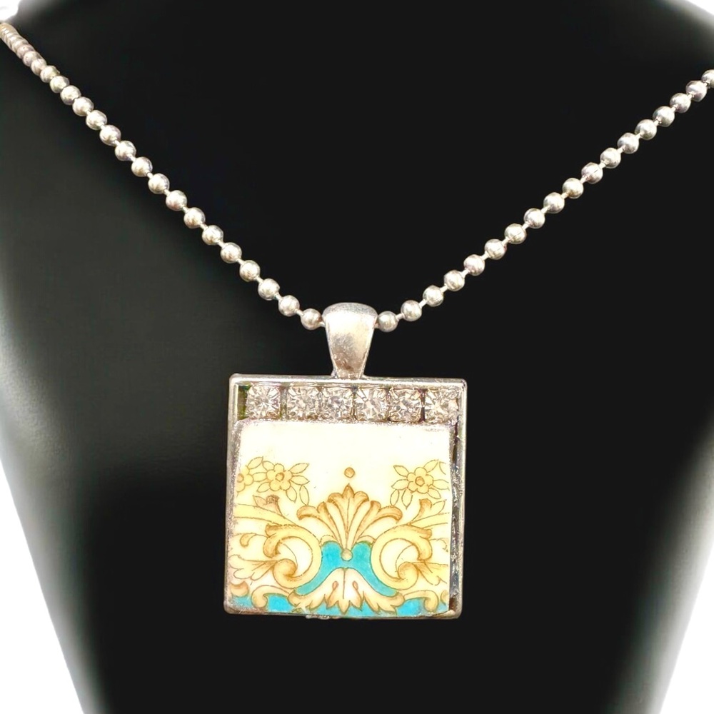 Silver and Gold Vintage-Style Necklace with Ornate Design - Picture 5 of 6